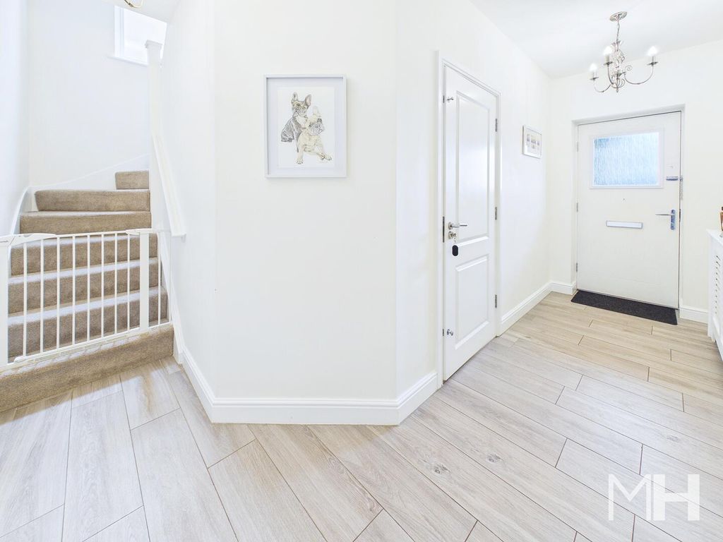 Property photo 3 of 25 Hallway