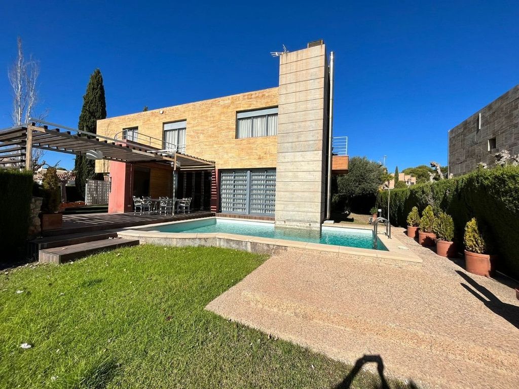 Property photo 1 of 28
