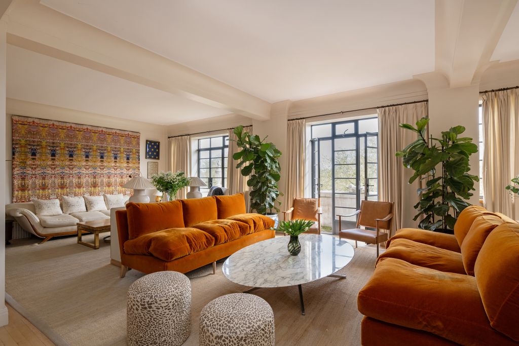 Property photo 2 of 23