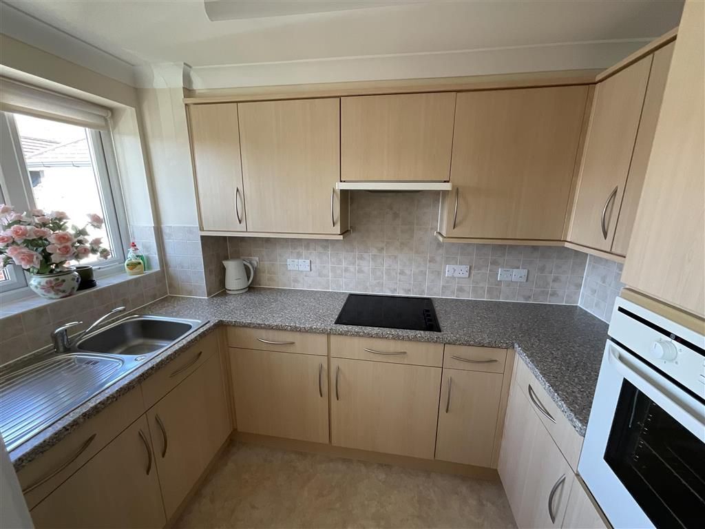 Property photo 2 of 5 Kitchen
