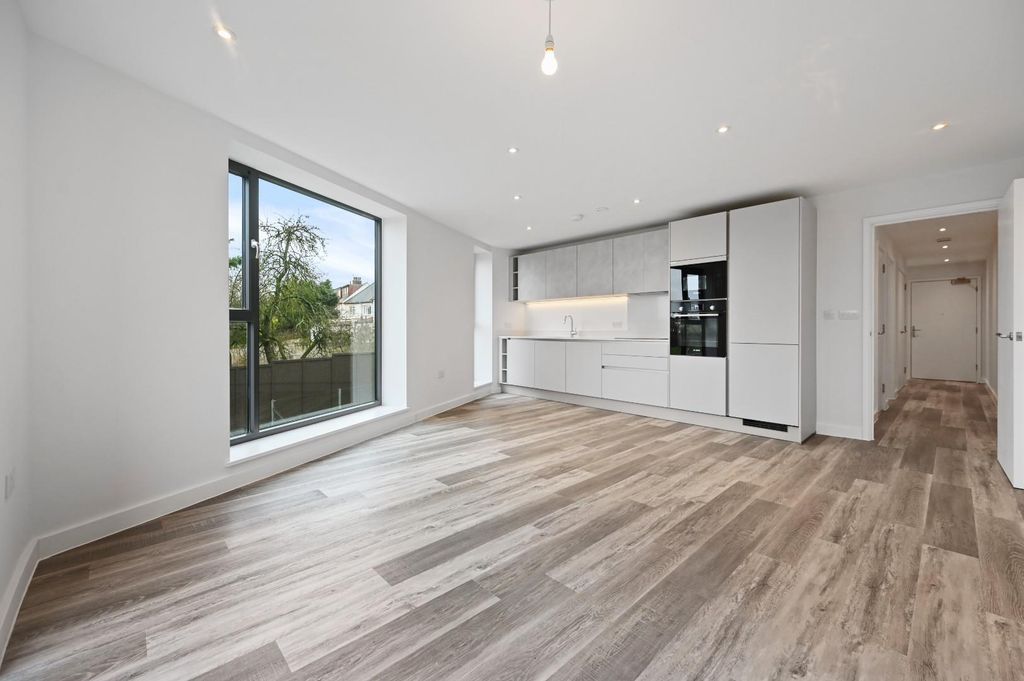 Property photo 1 of 6 Rc- Bejoux Court- Flat 7 - Reception 6 (1).Jpg