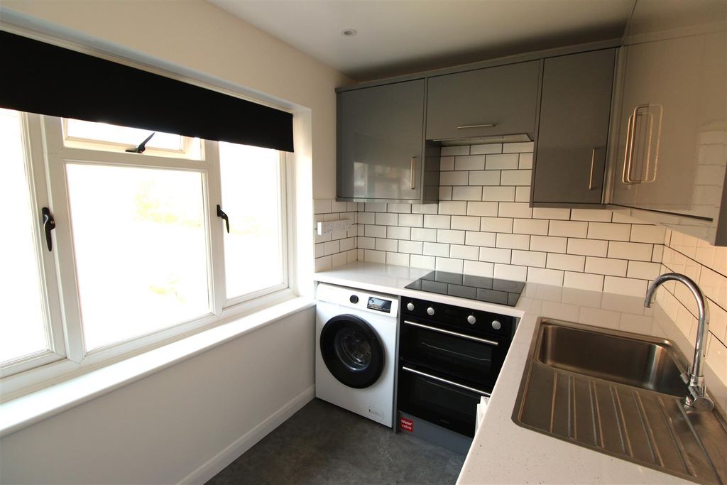 Property photo 3 of 7 Kitchen 2.Jpg