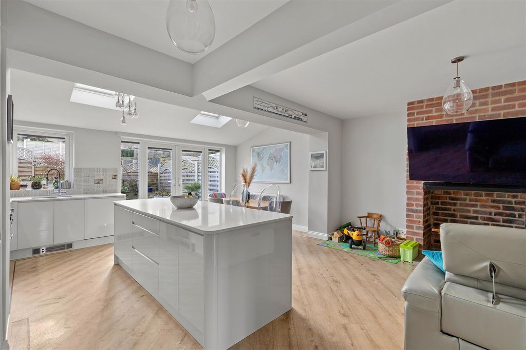 Property photo 2 of 22 Kitchen 3.Jpg