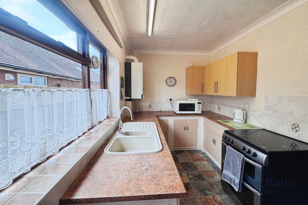 Property photo 3 of 27 Picture No. 02