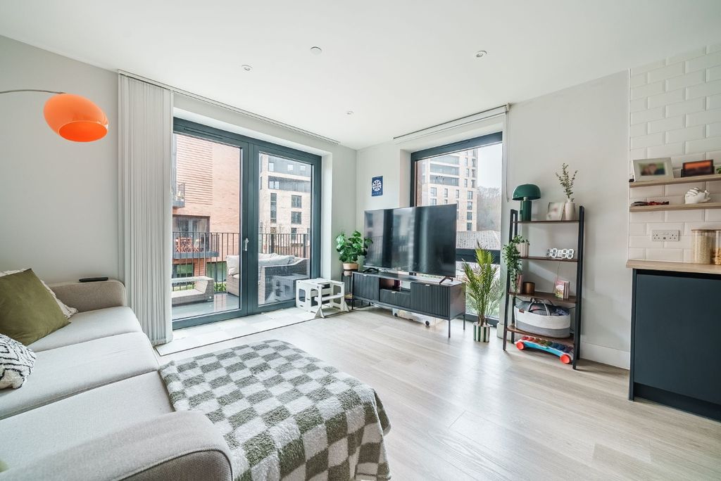 Property photo 3 of 17 4914972