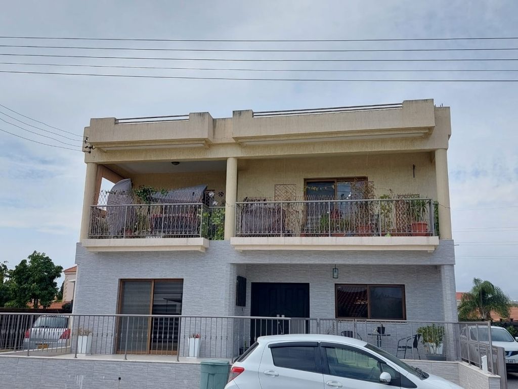 Property photo 2 of 13