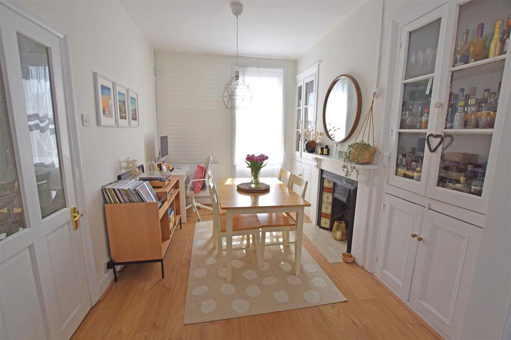 Property photo 3 of 11 Dining Room.Jpg