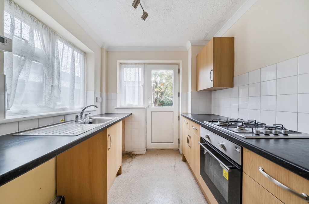 Property photo 3 of 12 1388353-9-6936c01...