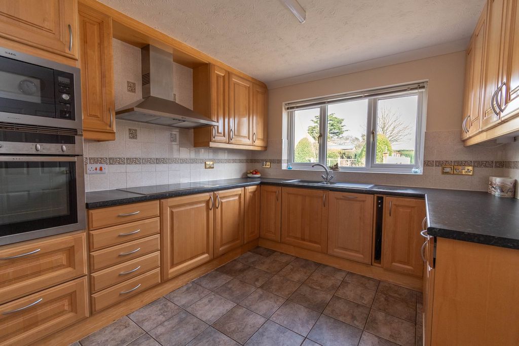 Property photo 2 of 21