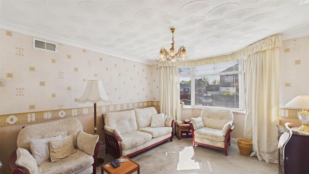 Property photo 3 of 24 Lounge