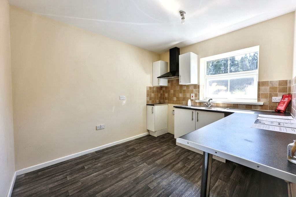 Property photo 2 of 31