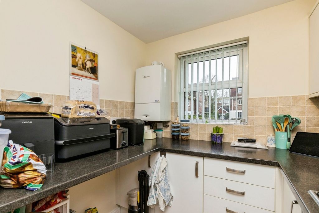 Additional image 6 of 2 bed flat for saleGreenacres, North Parade, Horsham, West Sussex RH12