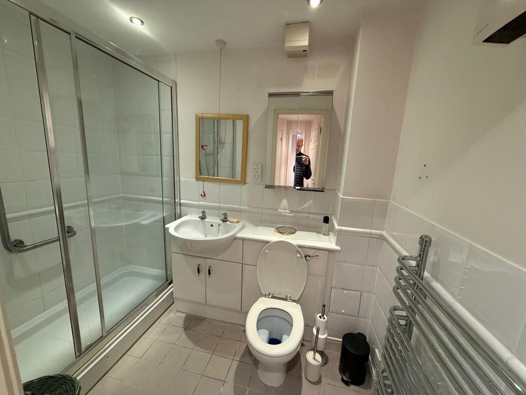 Property photo 1 of 6 Bentjeman Court - Bathroom.Jpeg