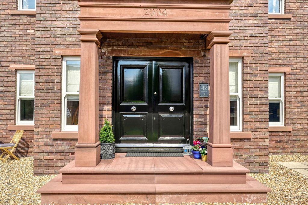 Property photo 2 of 32