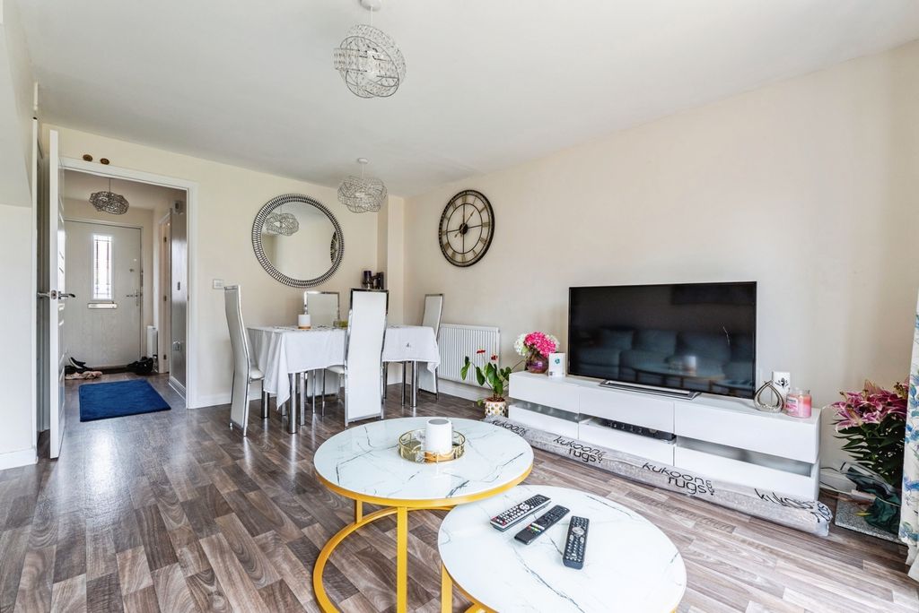 Property photo 3 of 17 Photo