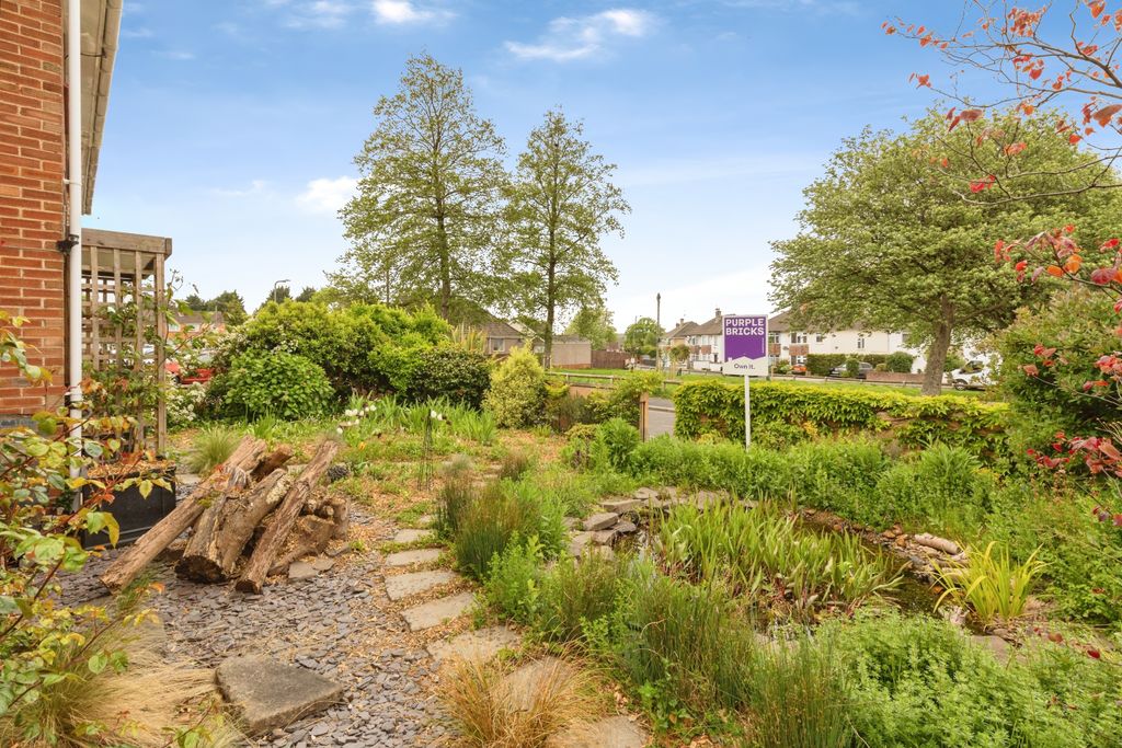 Property photo 2 of 21 Front Garden