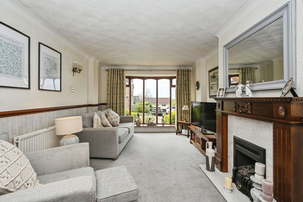 Property photo 3 of 25 Pbox-Img.Jpg