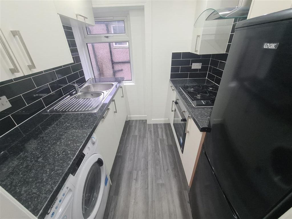 Property photo 3 of 15 Kitchen