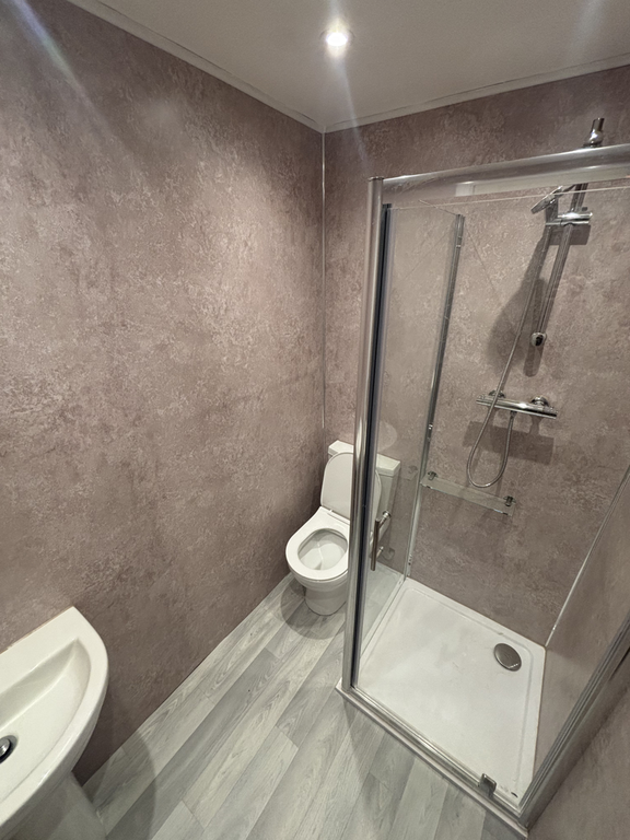 Property photo 3 of 7 Bathroom