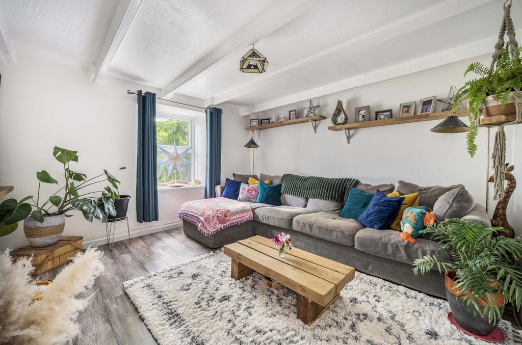 Property photo 2 of 22 1336436-5-6899ee3...