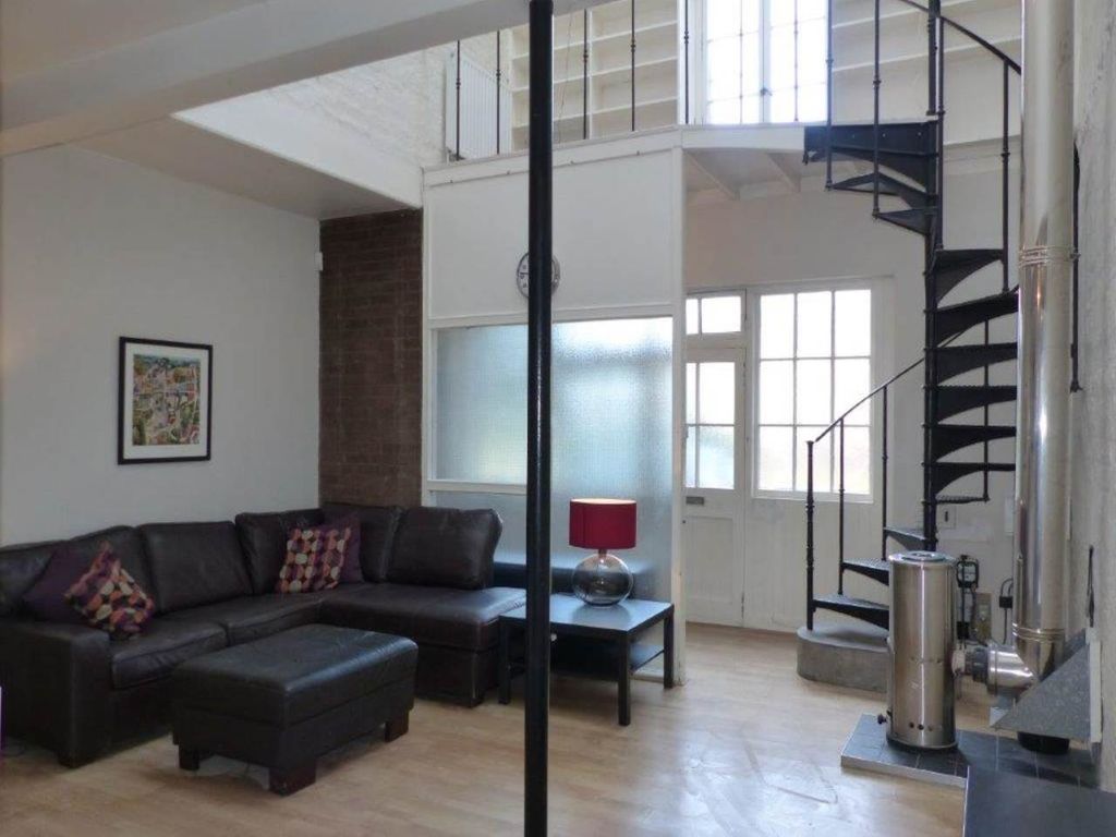 Property photo 2 of 11 Living