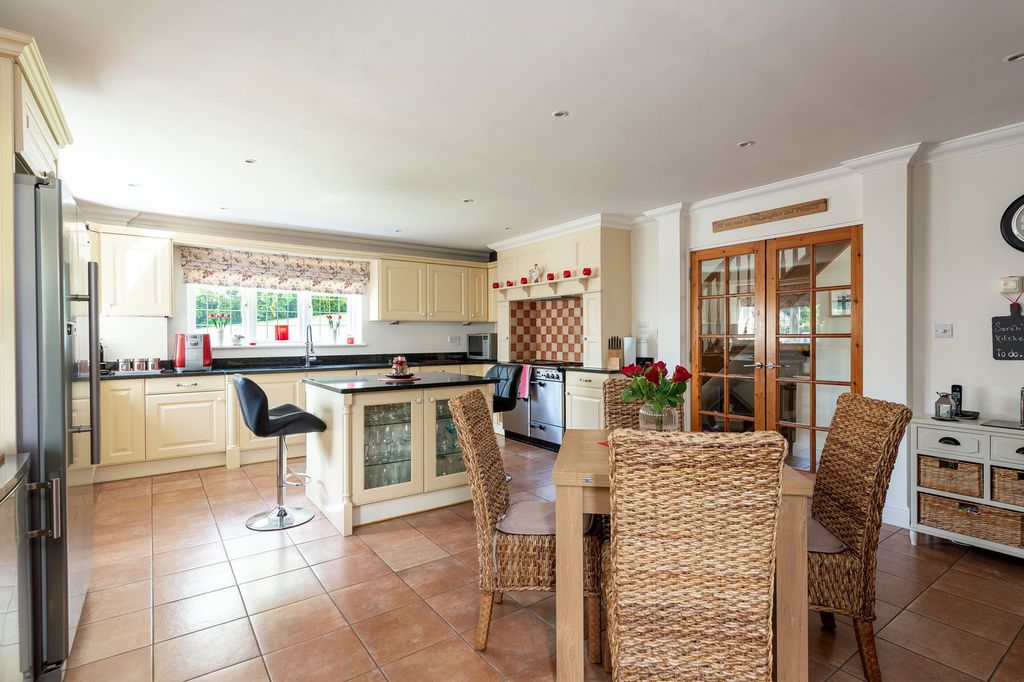 Property photo 2 of 25