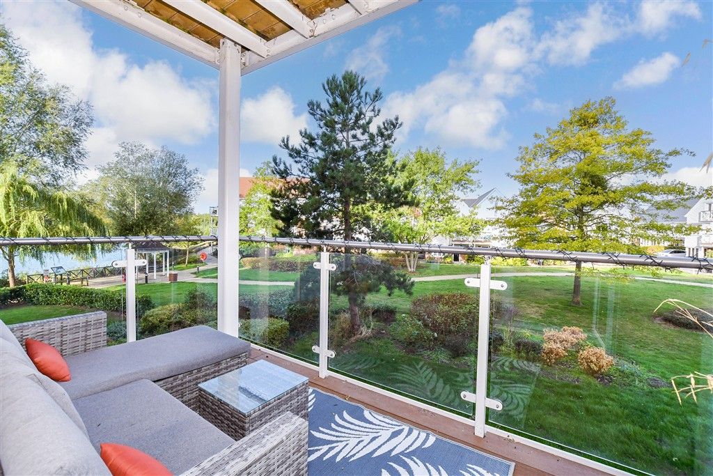 Property photo 2 of 11 Balcony / Terrace