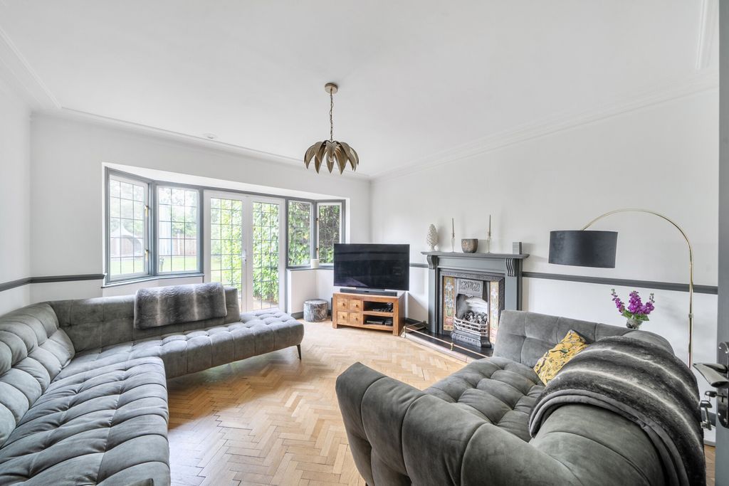 Property photo 2 of 19 1463990-10-6A2034...