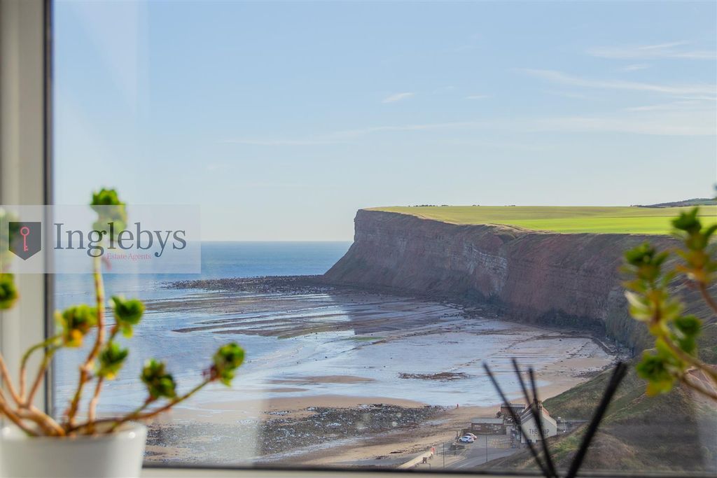 Property photo 2 of 26