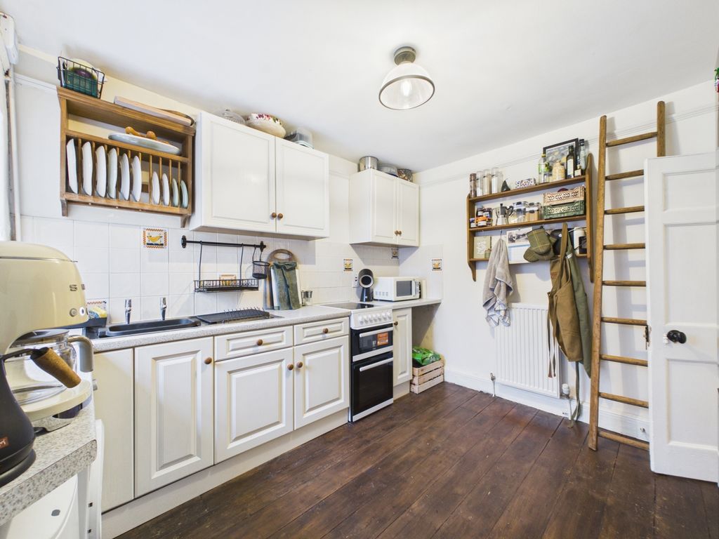 Property photo 3 of 16 Cam01721G0-Pr0116-Still012