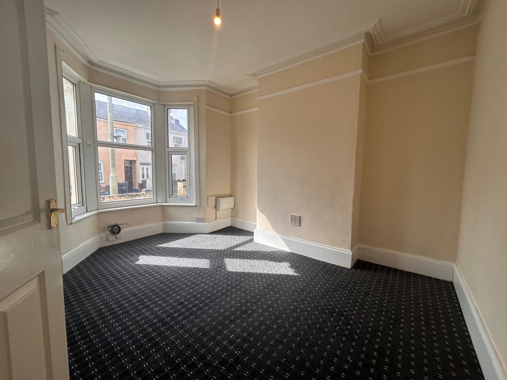 Property photo 3 of 6 309 Barton Lounge