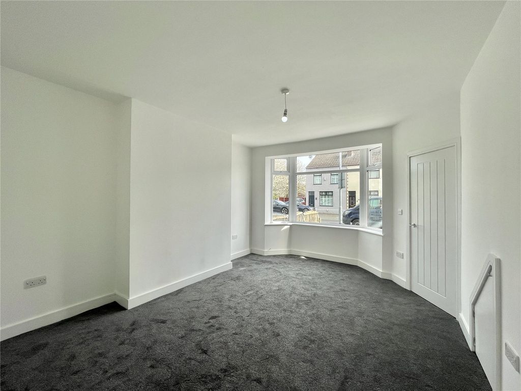 Property photo 2 of 11 Picture No. 21