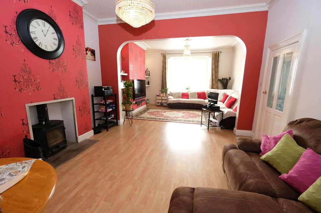 Property photo 2 of 35