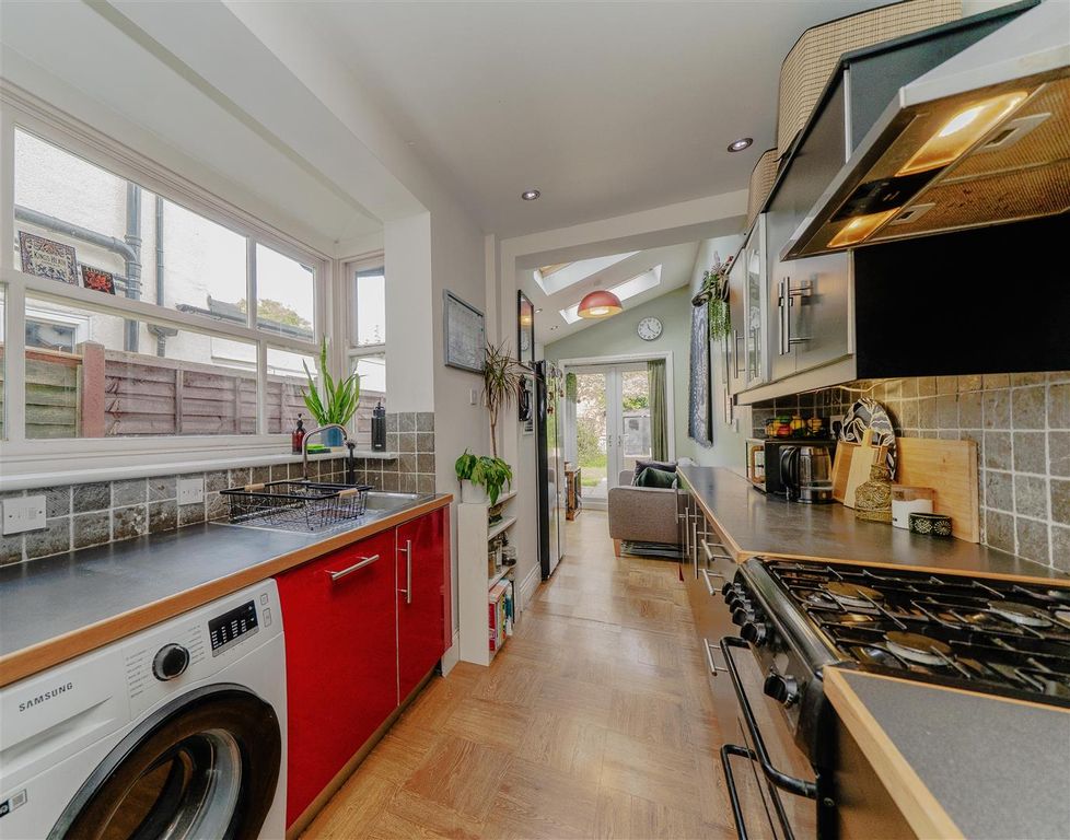 Property photo 2 of 25 Breakfast Kitchen