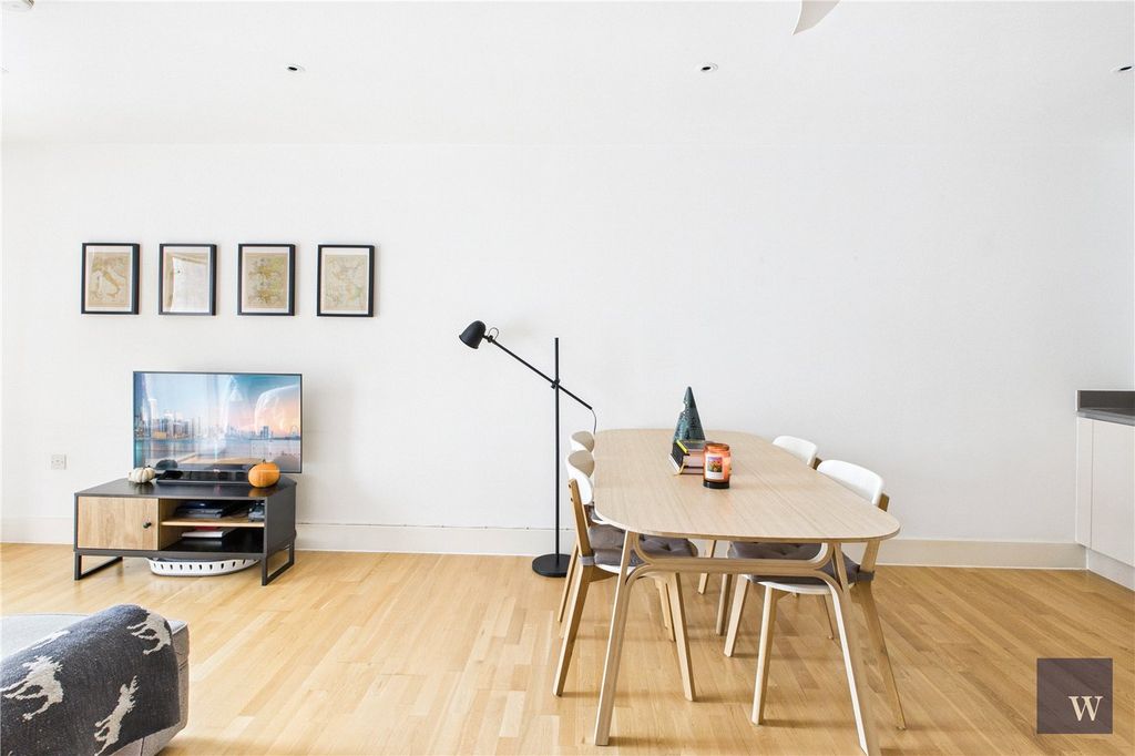 Property photo 3 of 16 Picture No. 10