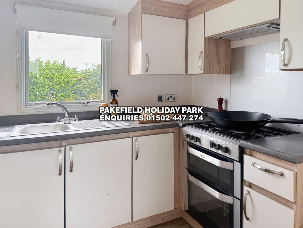 Property photo 3 of 8 Willerby Lymington 2017 Car0064935 140699442.Jpeg