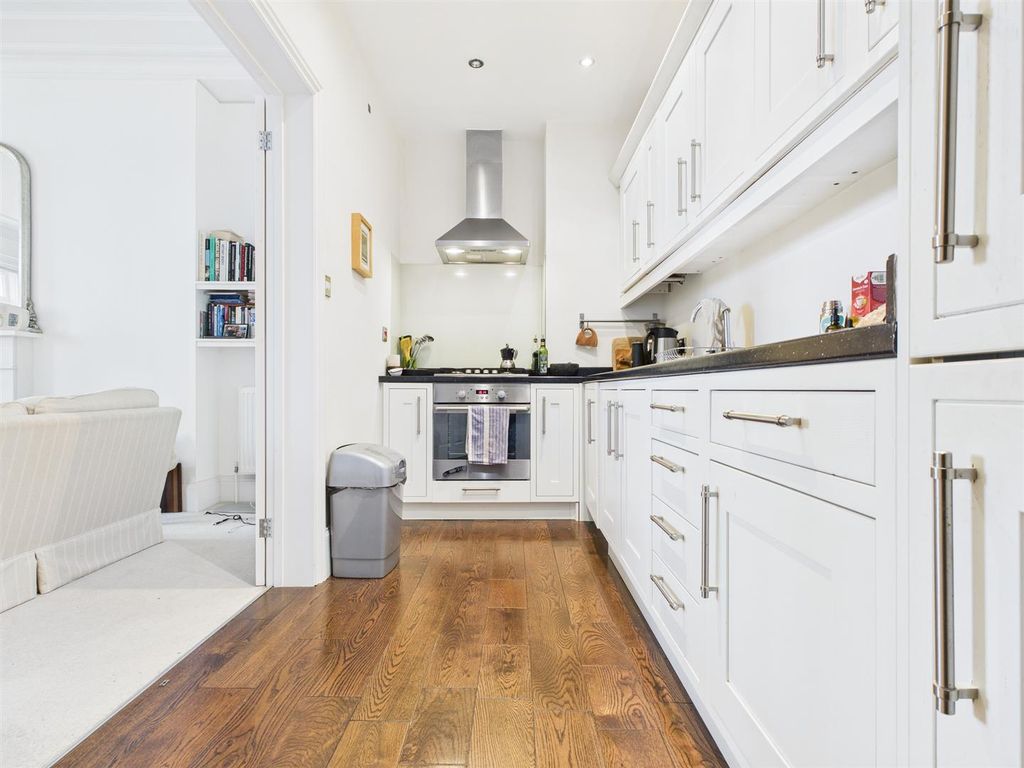 Property photo 3 of 9 Cam04311G0-Pr0095-Still006.Jpg