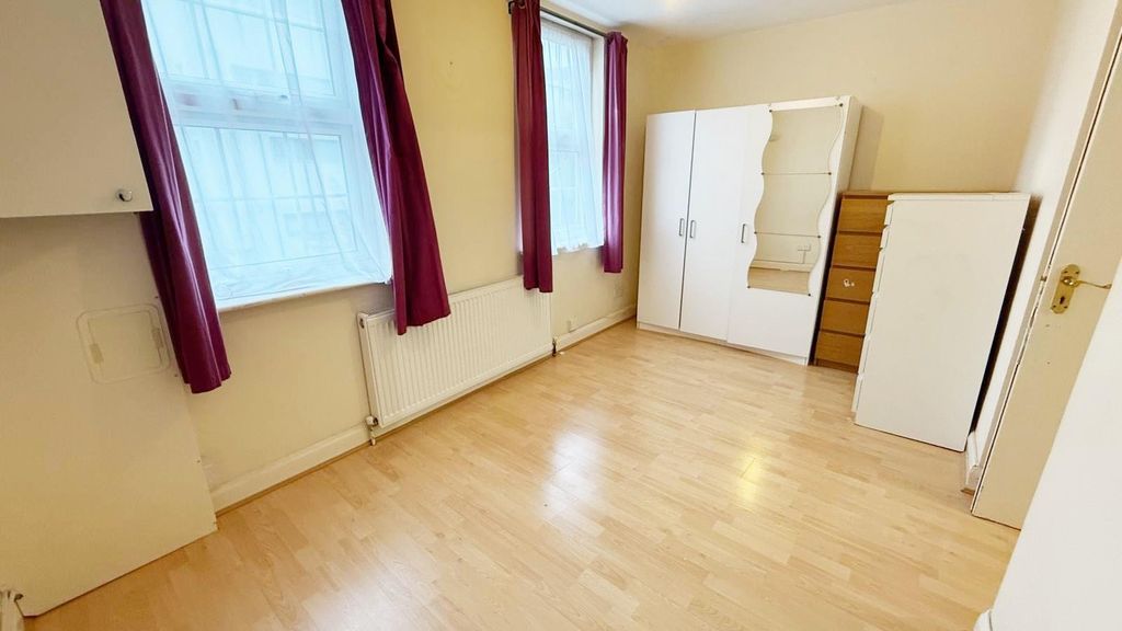 Property photo 2 of 3