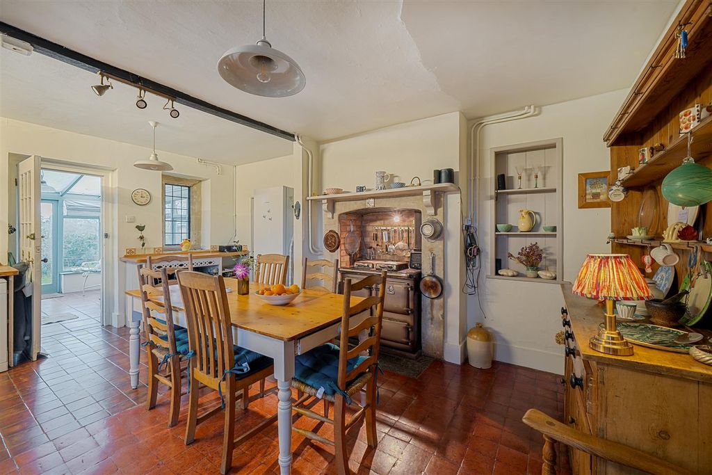Property photo 3 of 26 Kitchen / Breakfast Room