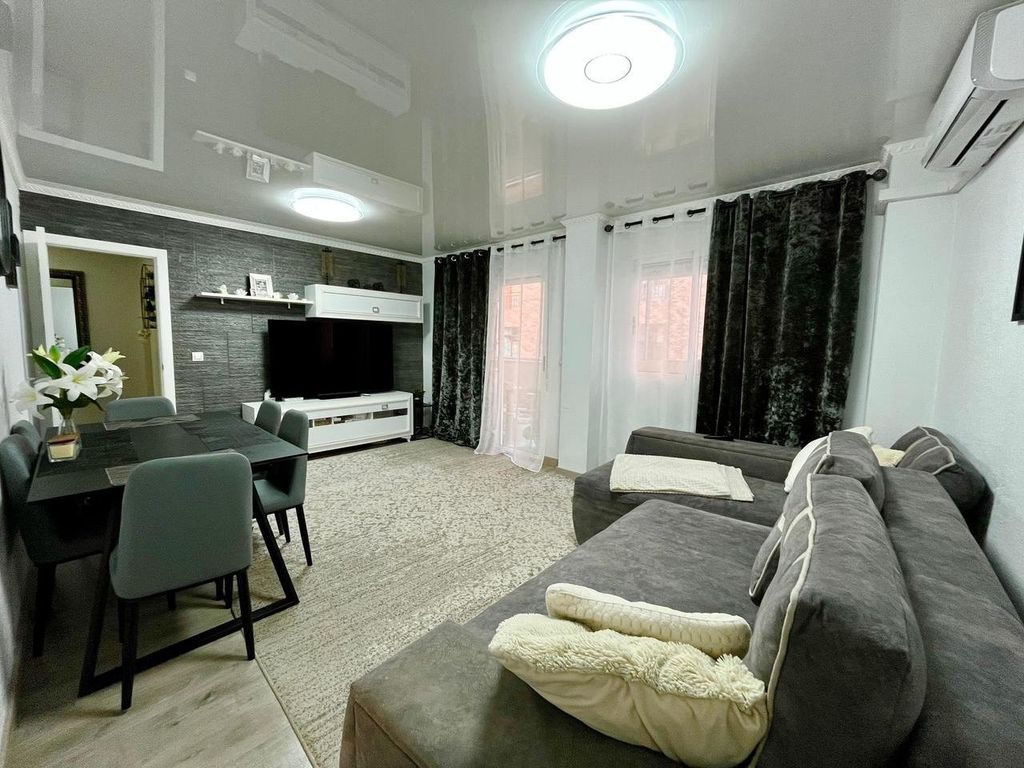 Property photo 2 of 32