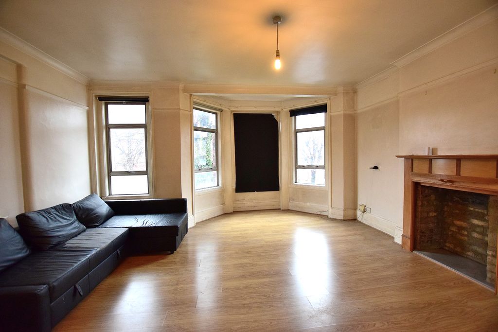 Property photo 3 of 6 Living Room