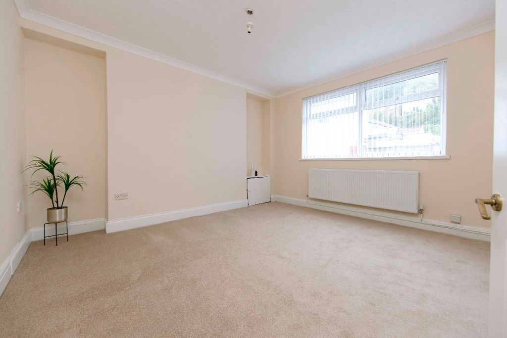Property photo 3 of 23