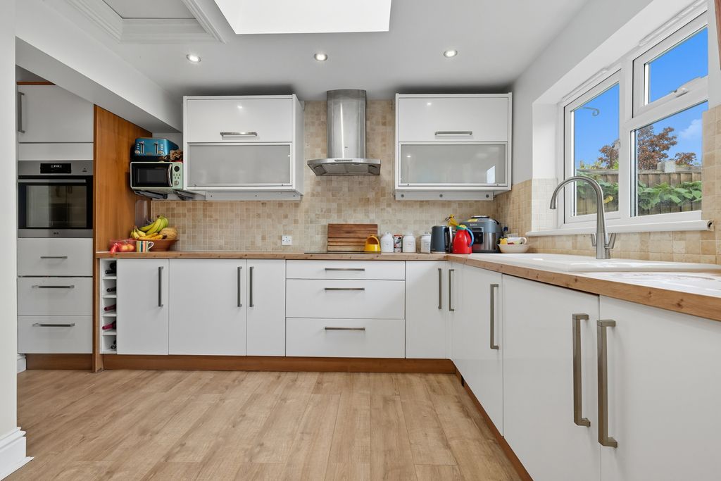 Property photo 3 of 14 Picture No. 12