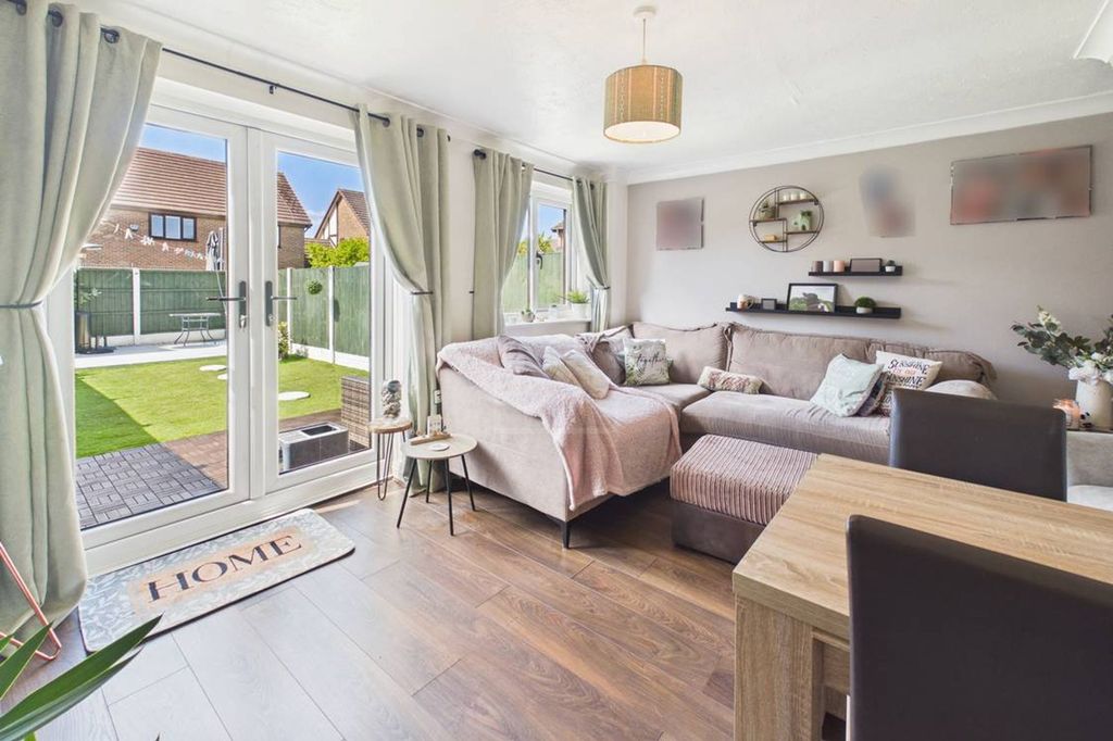 Property photo 2 of 12 Lounge