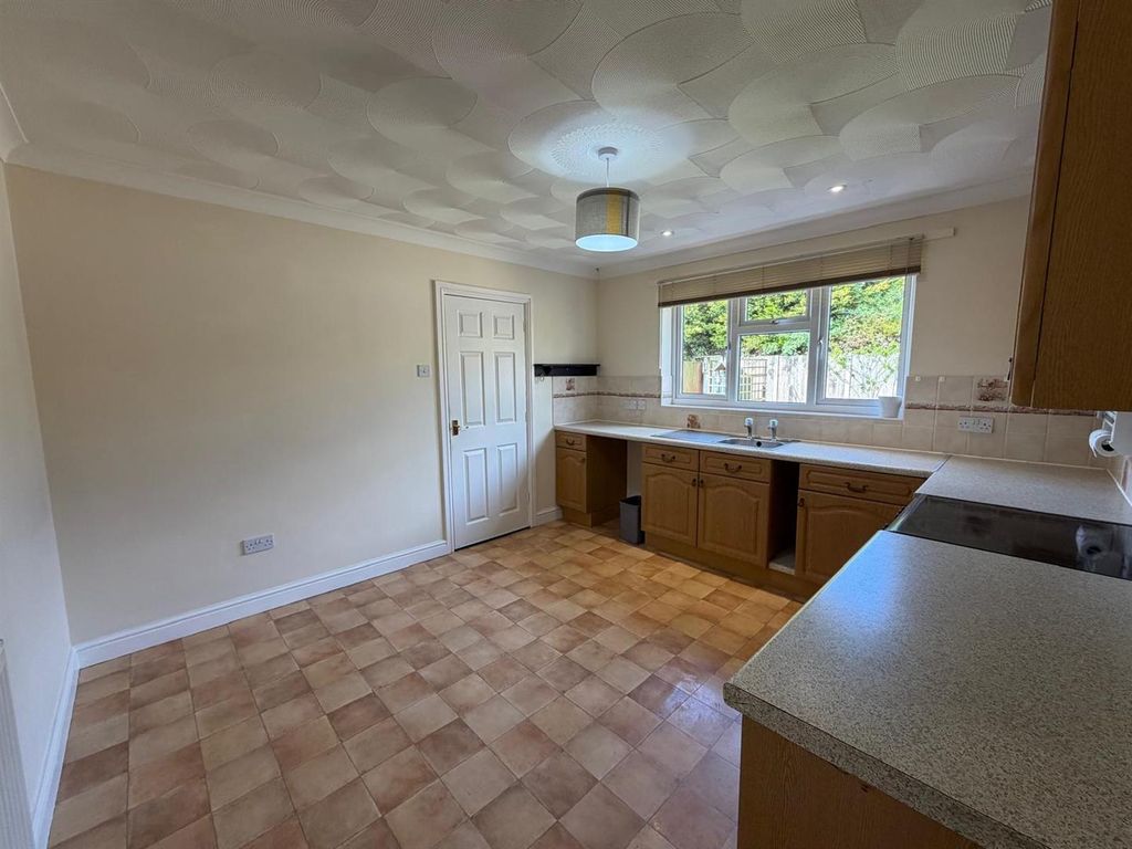 Property photo 3 of 13 Kitchen (2).Jpg