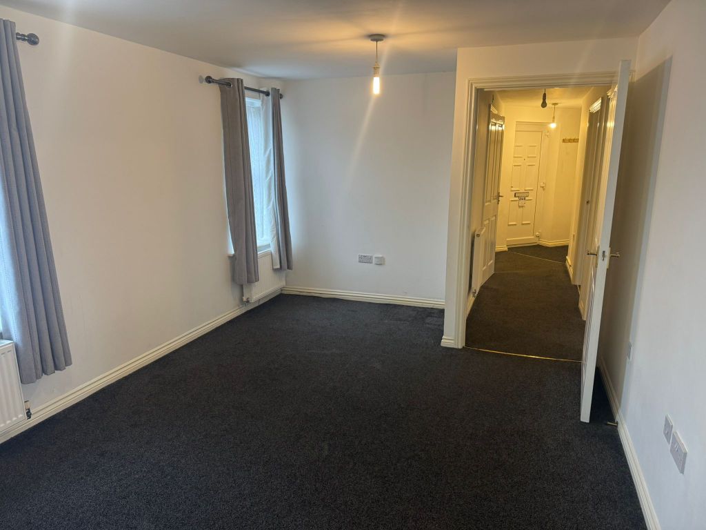 Property photo 3 of 11 Living Room