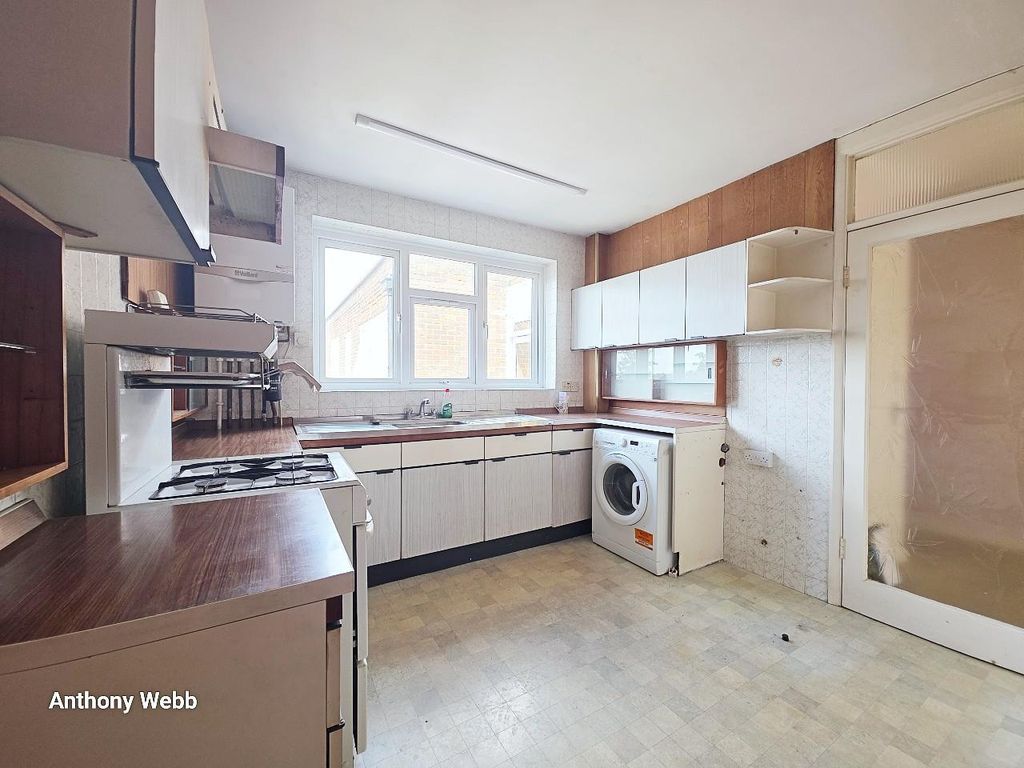 Property photo 2 of 17 Kitchen