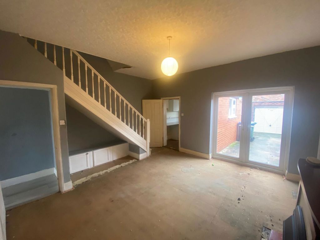 Property photo 3 of 12