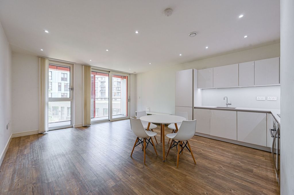 Property photo 1 of 18