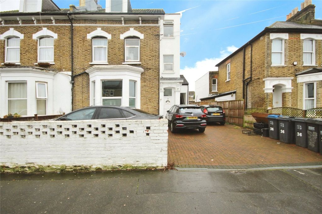 Property photo 1 of 10 Exterior